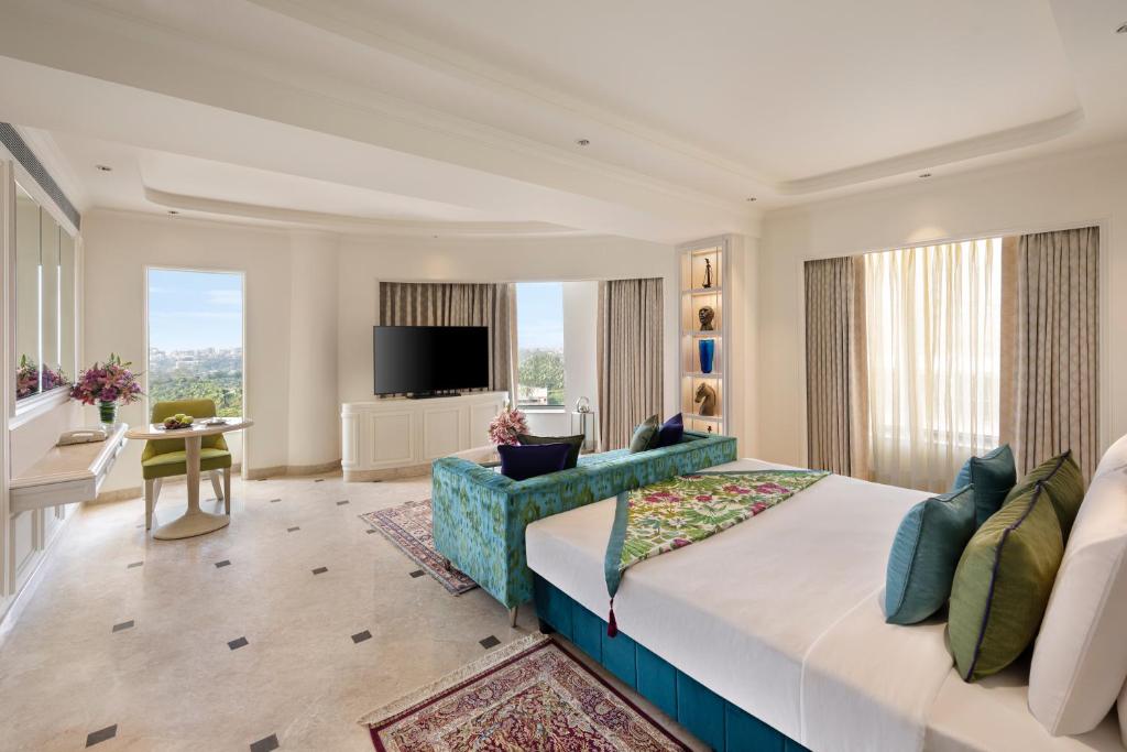 Aurika Hotel Bedroom