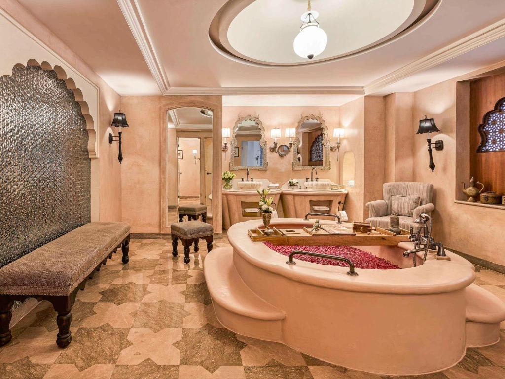 Fairmont, Jaipur washroom