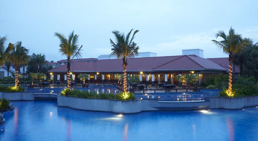 Radisson Blu Mamallapuram Pool