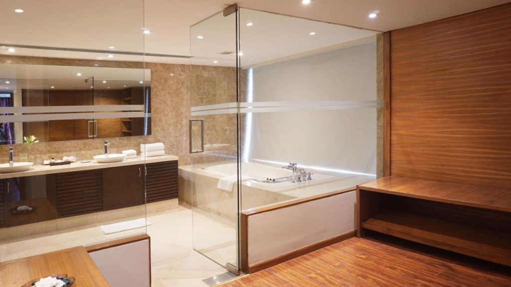 Radisson Blu Plaza Hotel, Hyderabad Banjara Hills washroom