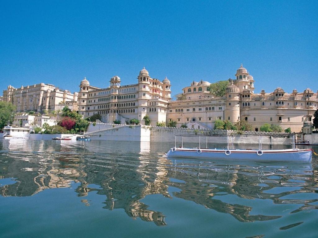 Taj Fateh Prakash Palace Udaipur Pool Taj Fateh Prakash Palace Udaipur Pool