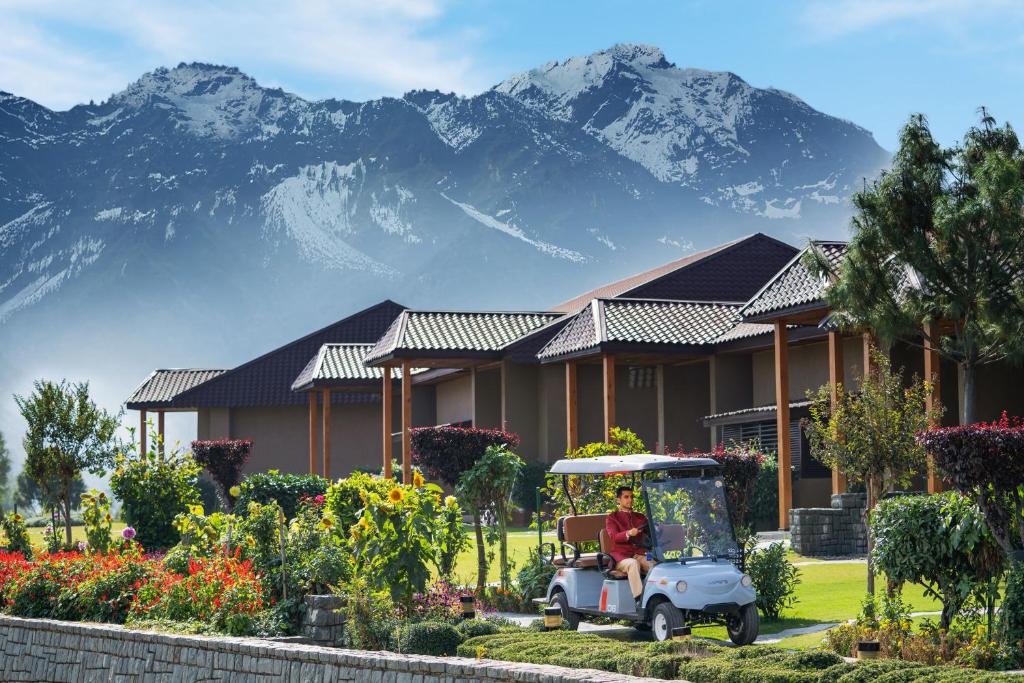 Vivanta Dal View, Kashmir Vivanta Dal View, Kashmir