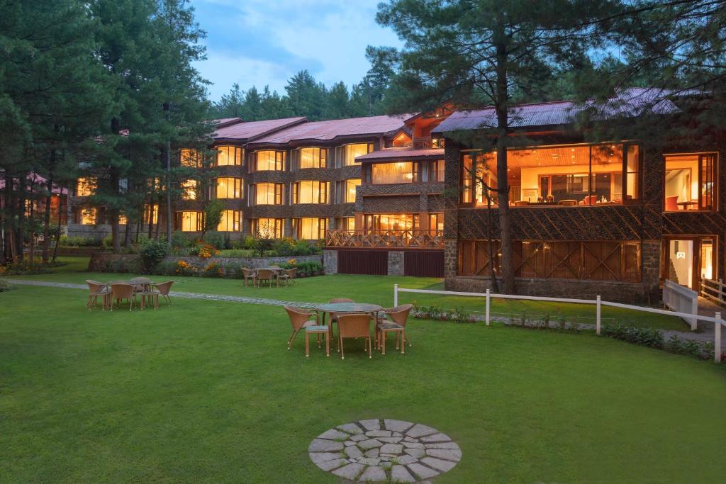 Welcomhotel Pine N Peak Kashmir 1 Welcomhotel Pine N Peak Kashmir Outside View