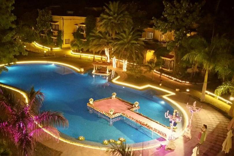 Royal-Retreat Resort Pool