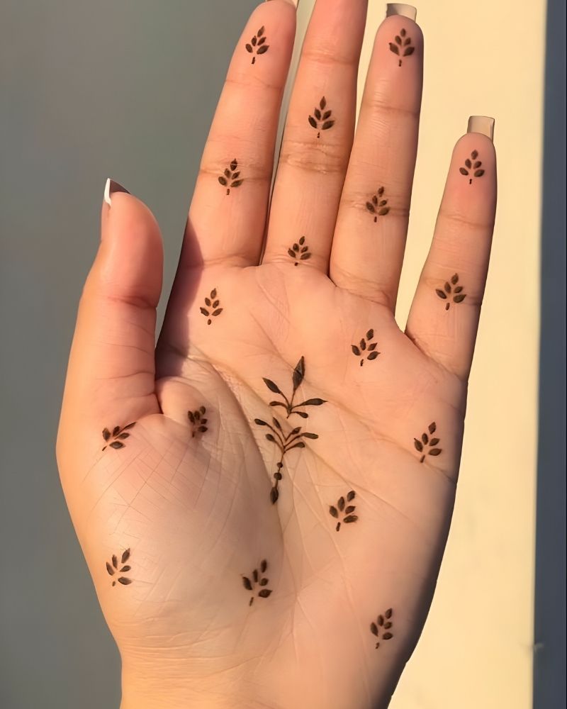 Short mehndi design with minimal elements