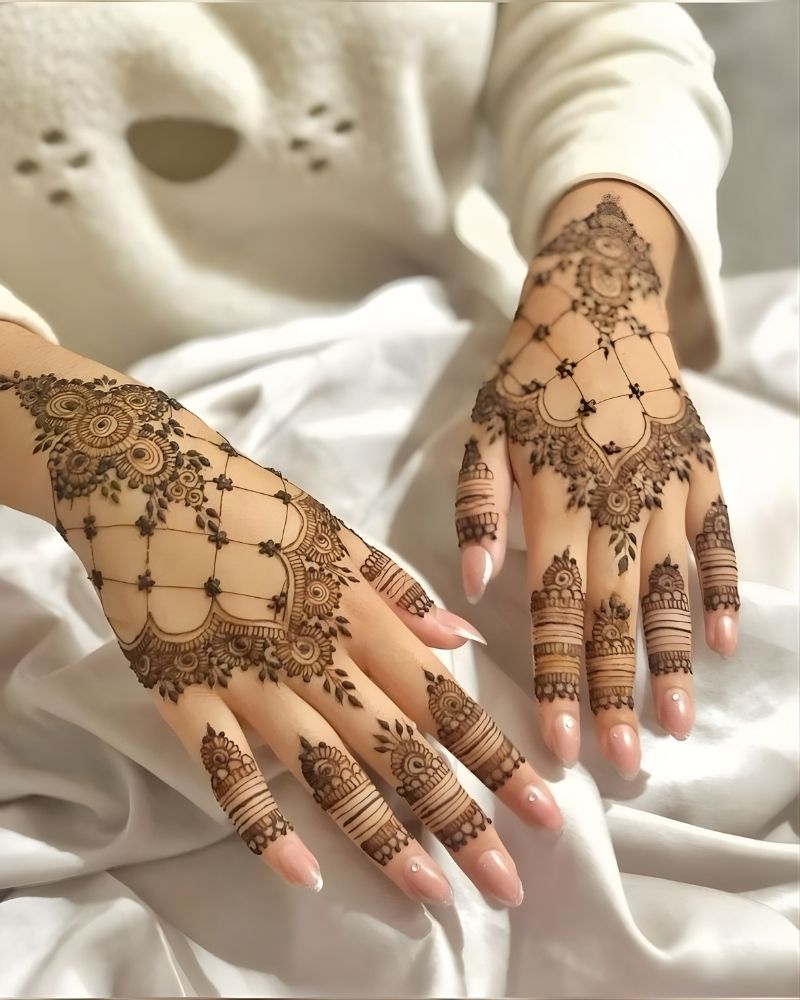 Elegant back hand mehndi design for bridesmaids