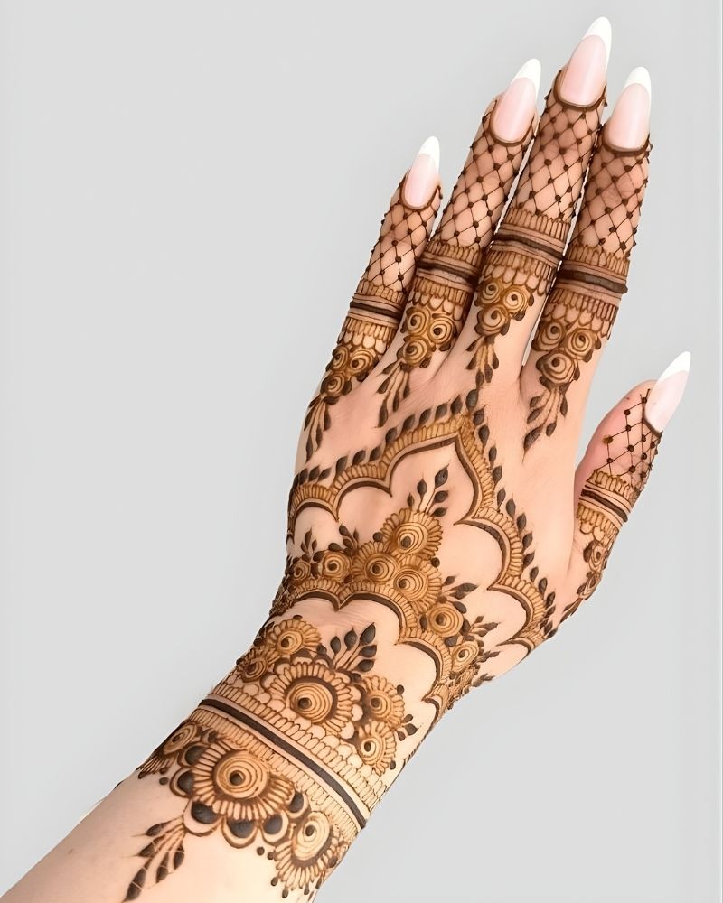 Modern Arabic mehndi design with open space