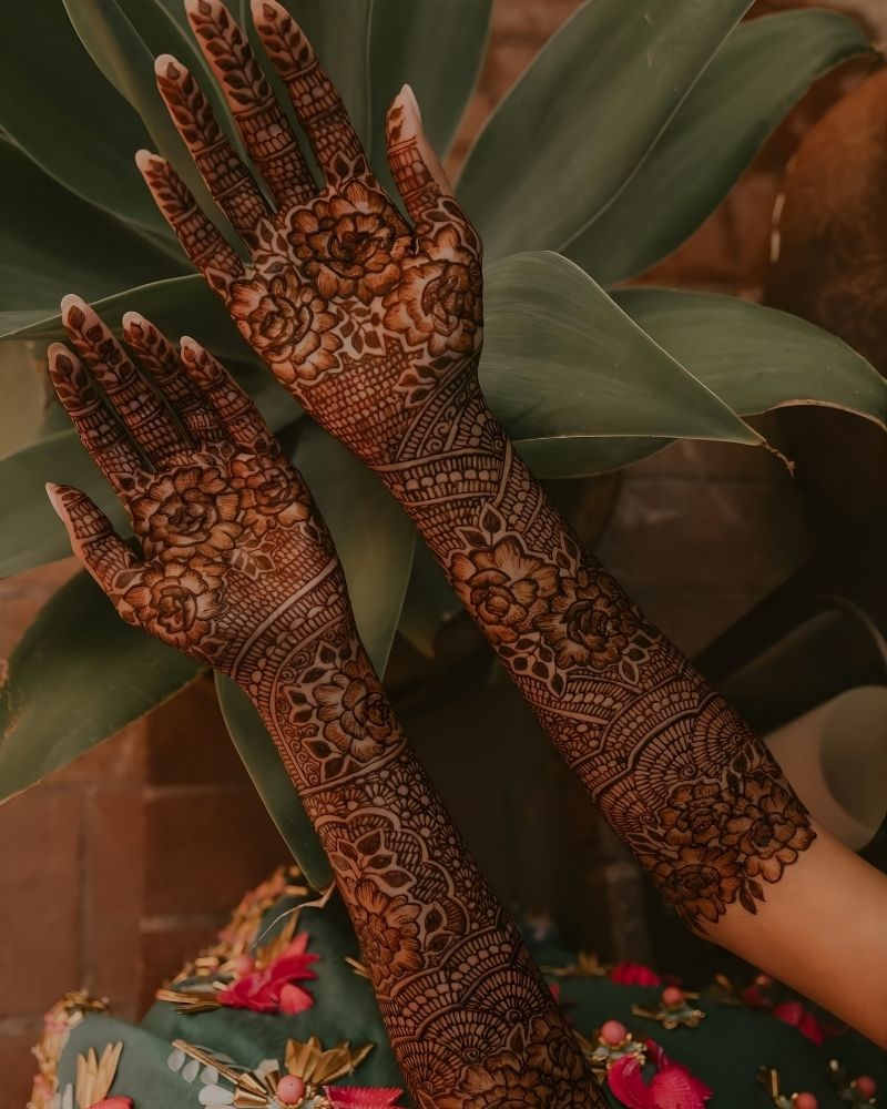 Dark mehndi colour on hands after paste removal
