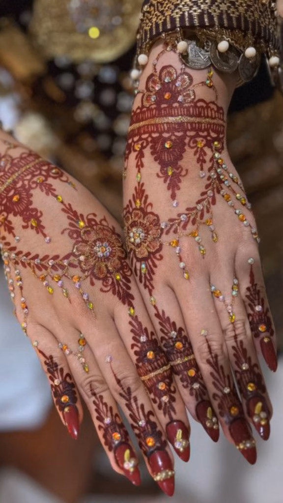 glitter-and-metallic-mehndi